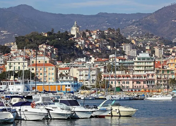 Casa Margot Affianco Teatro Ariston *